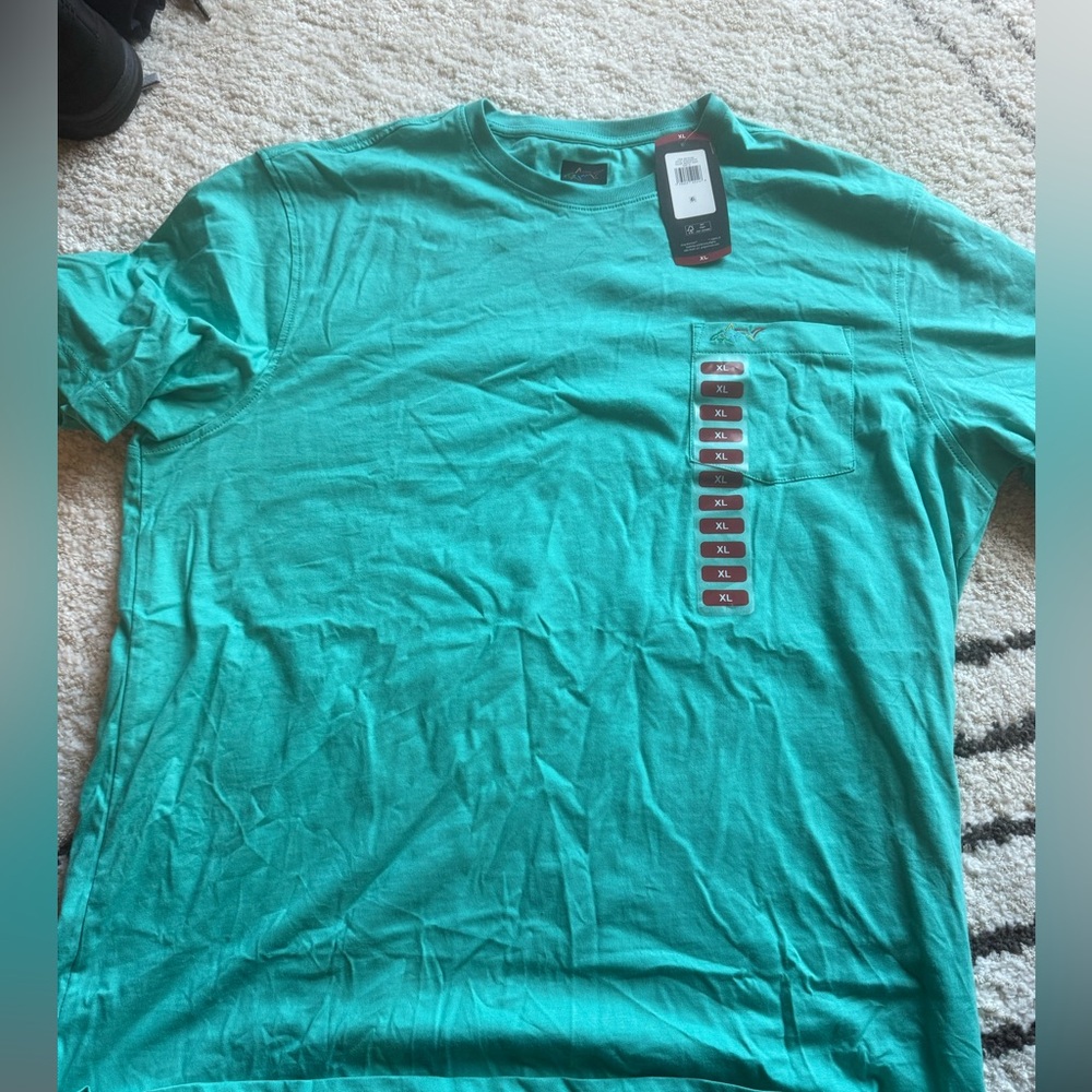NWT men’s teal top